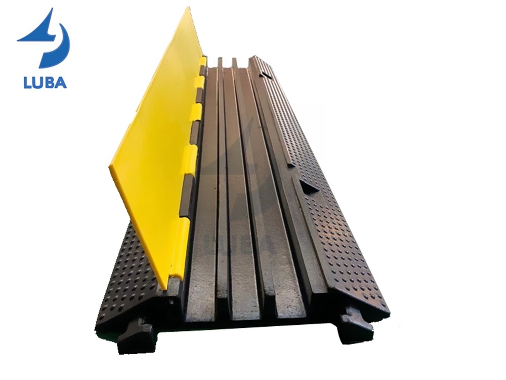 LUBATRAFFIC2025's tweet image. 🔌 LUBA 3‑channel cable protector with rubber speed hump keeps cables safe &amp;amp; slows traffic in one go. Durable, easy to expand &amp;amp; highly visible — ideal for sites &amp;amp; events.
📧 lucasyang@cnluba.com🌐 lnkd.in/gdMU39YB
#luba #cableprotector #speedhump #trafficsafety