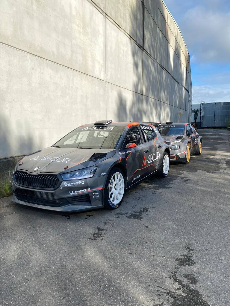 Decoración final de Álvaro Muñiz y Néstor Casal en su <a href="/skoda_es/">Škoda España News</a> Fabia Rally2. 

Programa en el #SCER al completo para ellos 👏