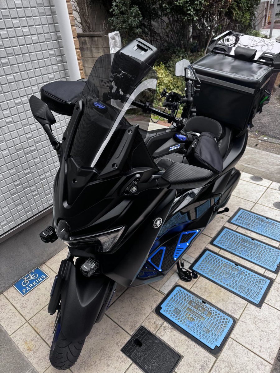 meteodoc's tweet photo. 色々付けてみました。
フェンダーレスだけしたらもう殆ど見た目もやる事なくなってくる感じ。

飽きたら真っ黒にカスタムしなおします笑

スクリーンを中華製の引き締まるやつにしたんだけど説明書もなくかなり苦戦しました。ネジ余ったしどこにつけるのかマヂ分からなかったw

#nmax https://t.co/7xtlqW06Oa