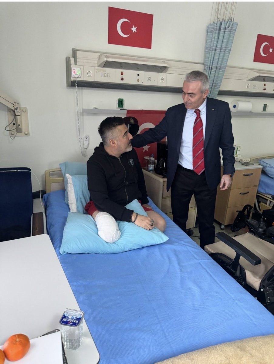 TSKElele's tweet photo. TSK Elele Vakfı Genel Müdürü Em.Tuğgeneral Lokman EKİNCİ Gaziler Fizik Tedavi ve Rehabilitasyon Eğitim ve Araştırma hastanesinde tedavi gören gazilerimizi bayram öncesi ziyaret etmiştir. https://t.co/hxyvttLyip
