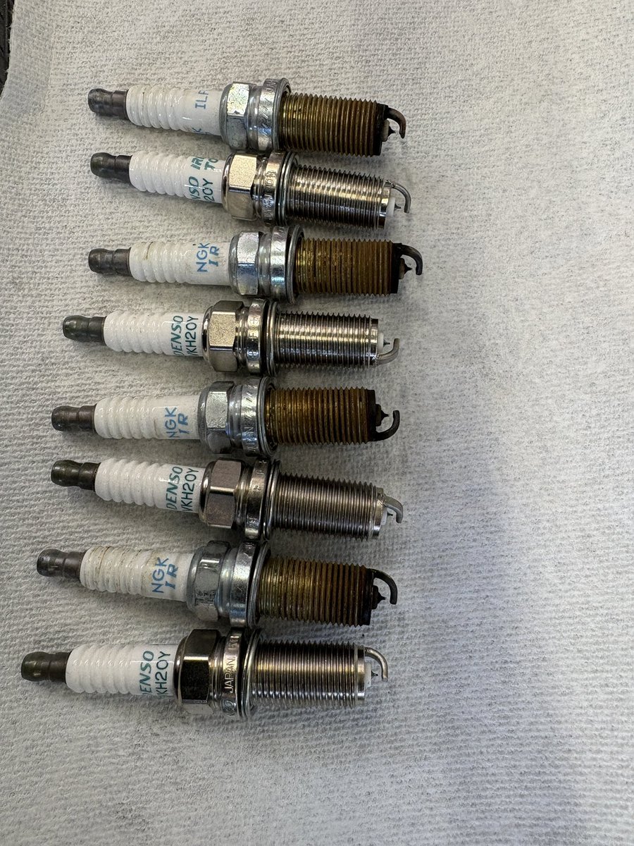 3STEPS_AUTO's tweet image. スパークプラグ交換などメンテナンスですー。 #ej20 #エクシーガ