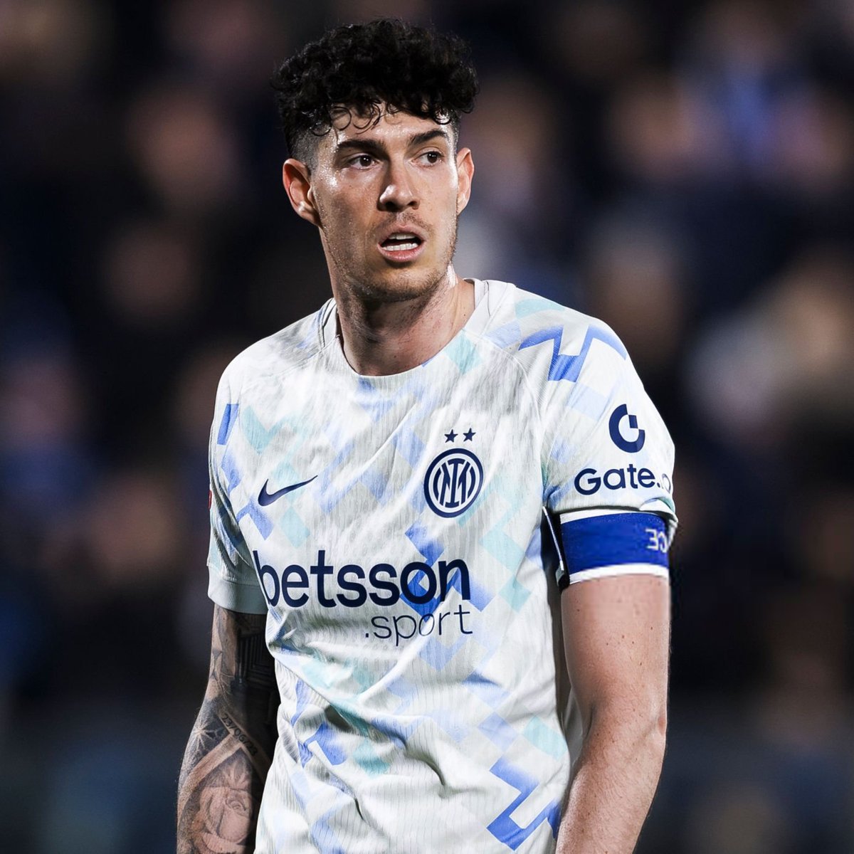 lnstantFoot's tweet photo. 🚨 𝗟𝗘 𝗙𝗖 𝗕𝗔𝗥𝗖𝗘𝗟𝗢𝗡𝗘 𝗩𝗘𝗨𝗧 𝗦𝗜𝗚𝗡𝗘𝗥 𝗔𝗟𝗘𝗦𝗦𝗔𝗡𝗗𝗥𝗢 𝗕𝗔𝗦𝗧𝗢𝗡𝗜 ! 💙❤️

L'Inter Milan pourrait accepter une offre autour des 50M€. 💰

Plusieurs équipes anglaises pourraient également montrer leur intérêt d'ici le mercato.

(@Gazzetta_it) https://t.co/fHJbIIhMOq