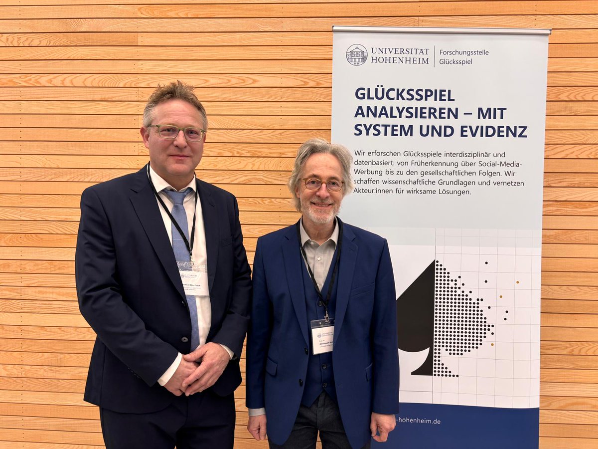 Hohenheim_GRC's tweet photo. Das 23. Symposium Glücksspiel ist eröffnet! Prof. Dr. Schneider, MdB Prof. Dr. @hendrikstreeck, Sucht- und Drogenbeauftragter der Bundesregierung @BDB_offiziell,  und Dr. Steffen Otterbach @s_otterbach begrüßen die Teilnehmenden auf dem #SympGS26 an der @UniHohenheim. https://t.co/jRG2t0mrO6