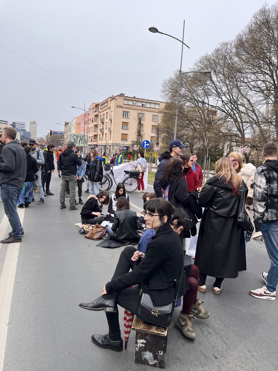 otimaju im galeriju 😞
sramotno!