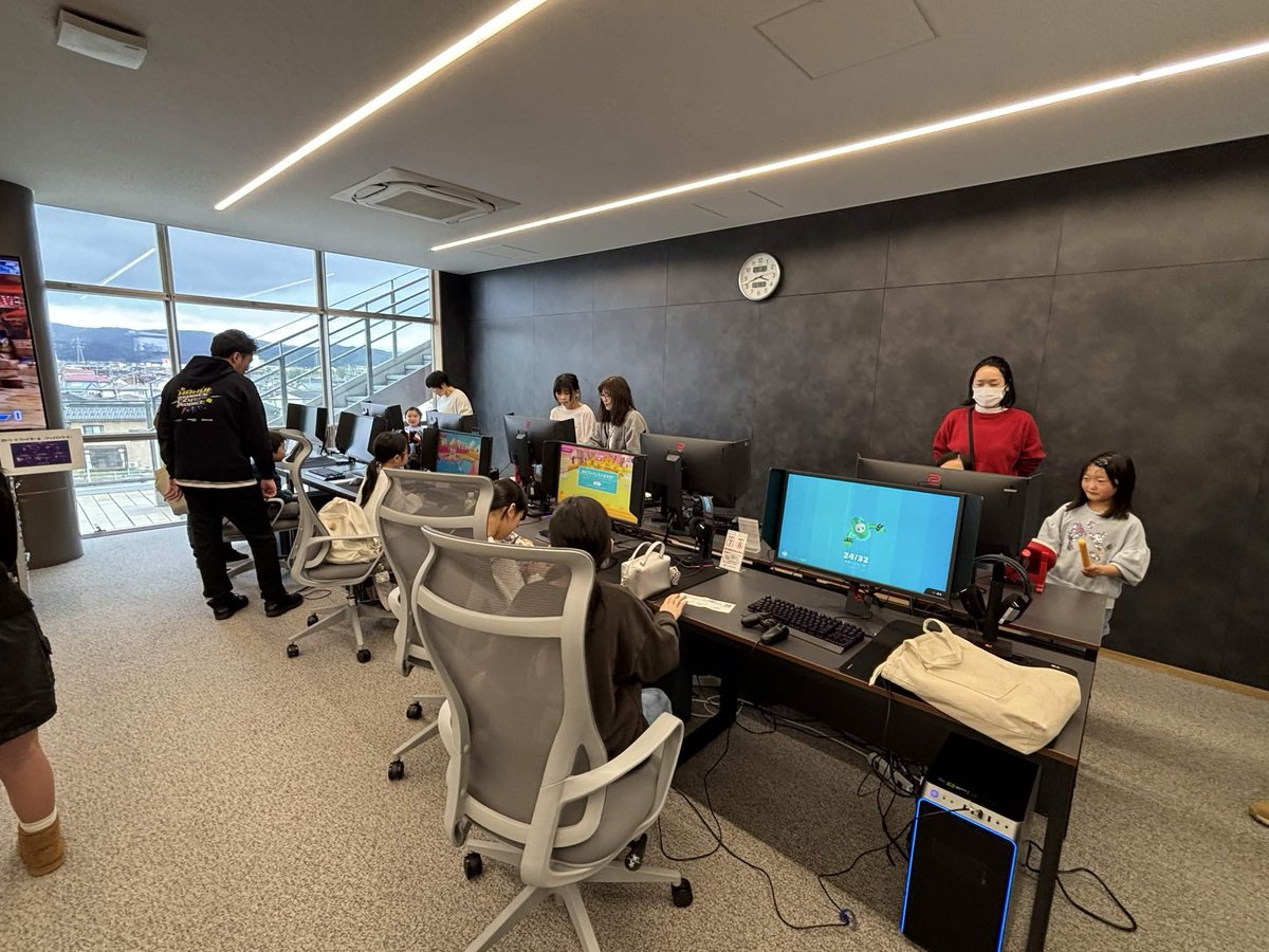 kit_esports_pj's tweet image. 先日、3月14日にLAKUNAはくいにて『LAKUNA HAKUI e-Sports 交流会』を行いました！
KITが主体となり、羽咋市を中心に40名の方々にご参加いただきました✨

 #金沢工業大学  #KITeN  #羽咋市