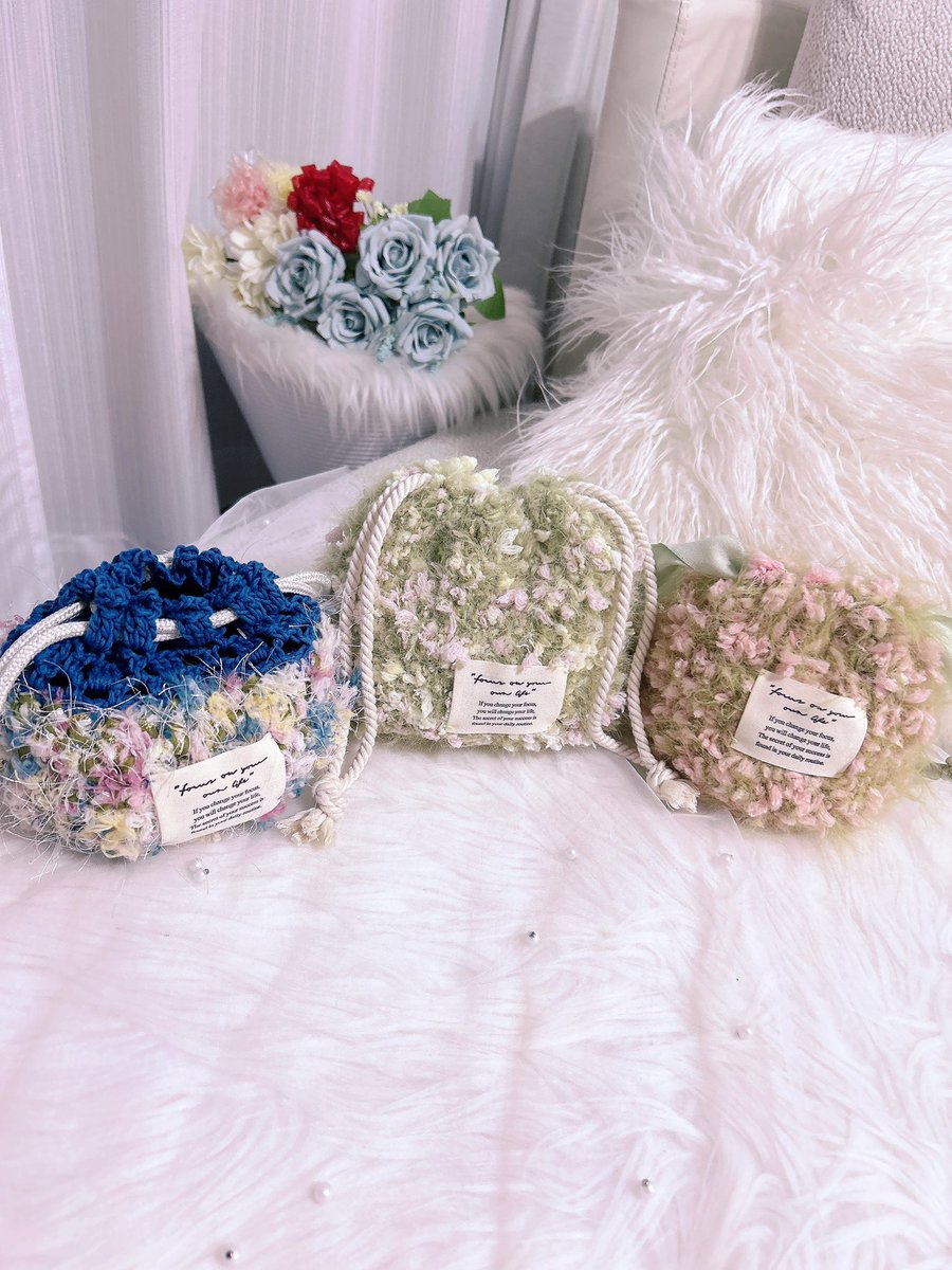mi__crochet's tweet image. お花シリーズのポーチ6種類と巾着3種類できました💐💞
全部内布つき✨

集まるとさらにカラフルでかわいい〜🥰