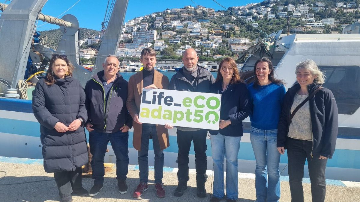 IPesqueras's tweet image. #Proyectos | La iniciativa europea #LifeeCOadapt50 analiza en Cataluña la viabilidad de instalar desalinizadoras portátiles en barcos de pesca. 

buff.ly/occrASb
