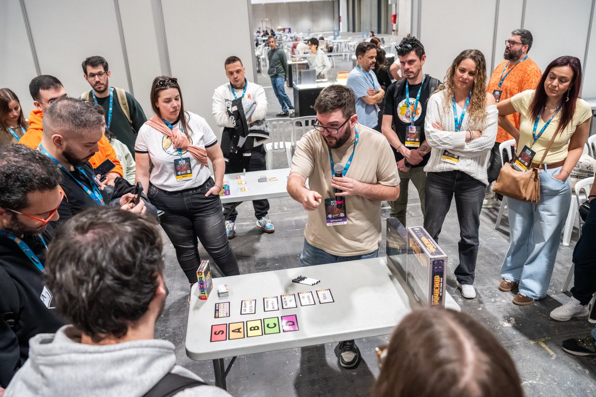 Dam (El de La Mesa de Dam) tweet media