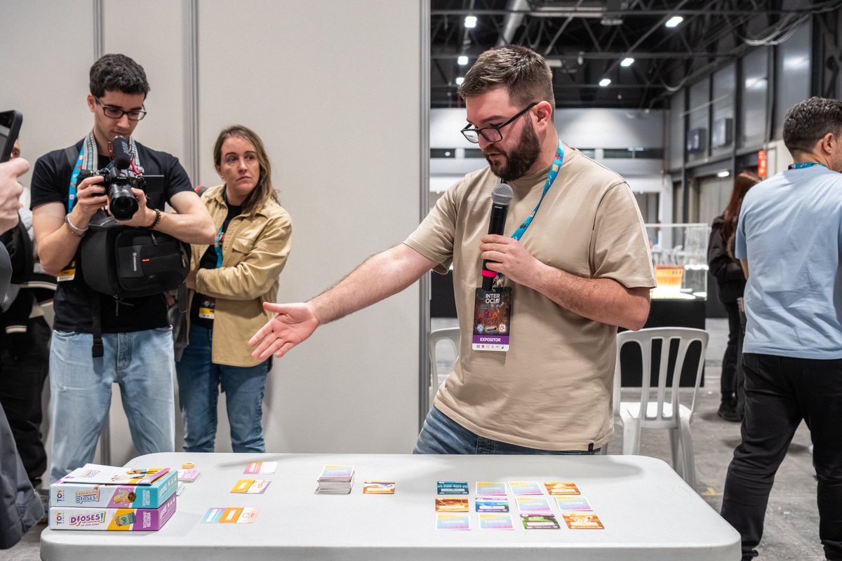 Dam (El de La Mesa de Dam) tweet media