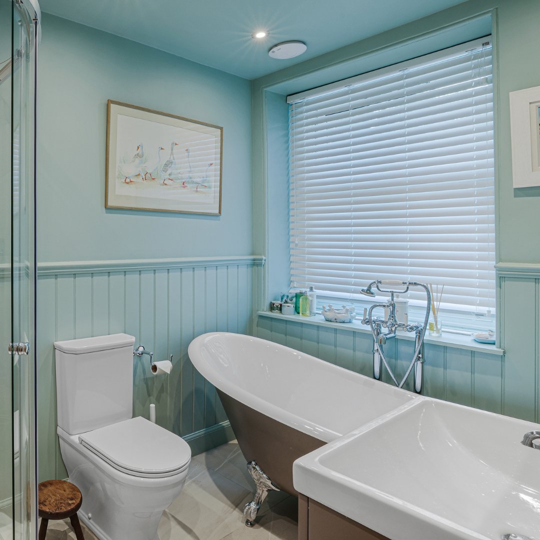 bathcoperth's tweet photo. A compact bathroom space is no challenge for our team. We transformed this small space into an open, airy layout, seamlessly integrating a separate shower and bath area, exactly as our client envisioned. 

#Interiordesign #Perth #Edinburgh #Scotland https://t.co/yd8QPlpjZ7