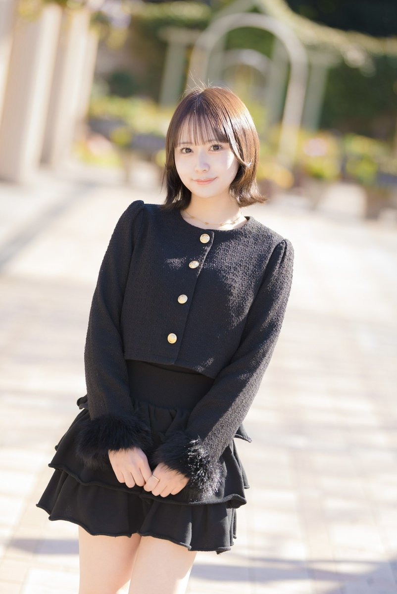 この度、PULSAR_CLIMAXのサポートメンバーとして加入させていただくことになりました。

🤍白色担当 真白花音です。

少しでも力になれるよう精一杯頑張ります！
よろしくお願いします。(ALT)