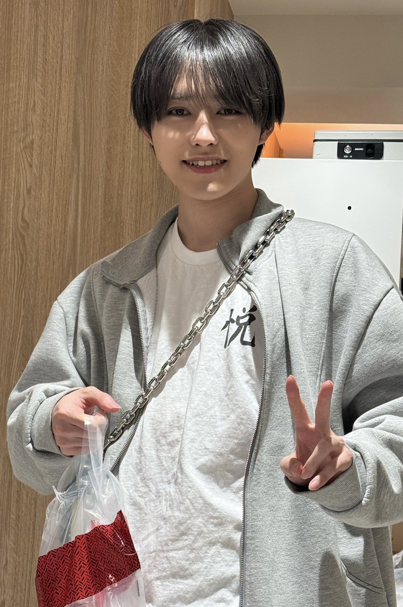 さんたっす tweet media
