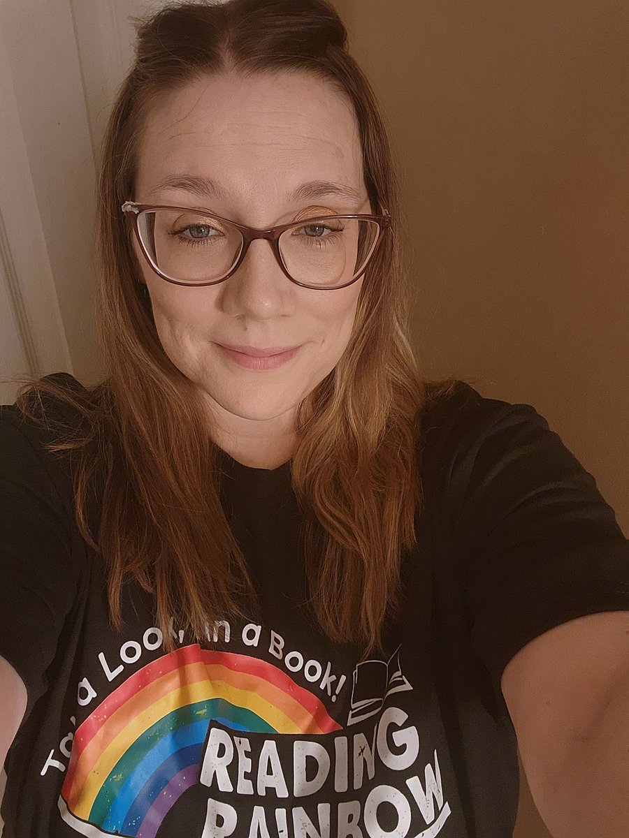 Hockeygirl3784's tweet image. I love books,  and yes, I still love Reading Rainbow! 📚 🌈 

#ReadingRainbow