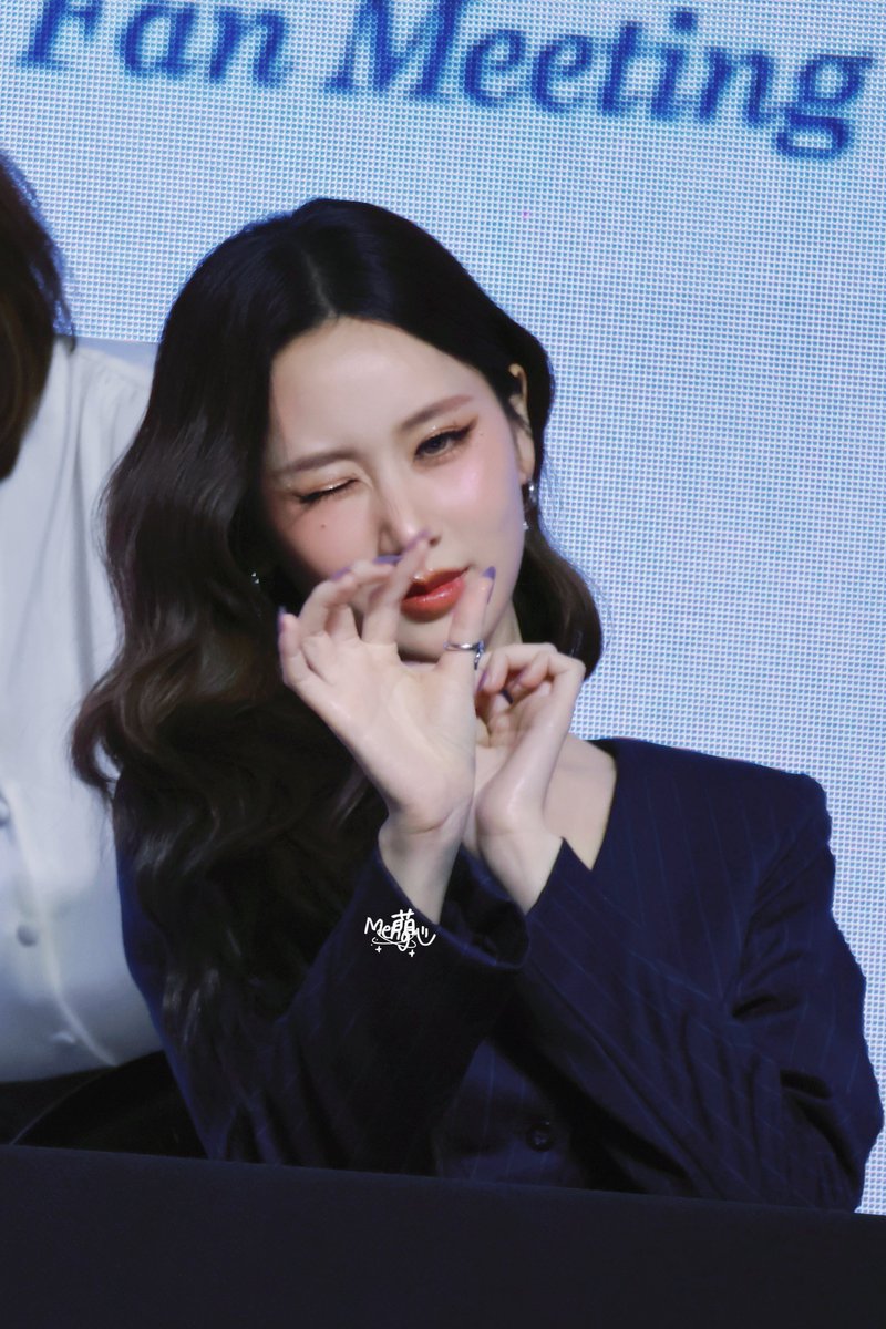 allright211's tweet photo. 𝟐𝟔𝟎𝟑𝟏𝟒 𝐊𝐉𝐉𝐊 𝐅𝐌 𝐢𝐧 𝐌𝐚𝐧𝐢𝐥𝐚
@janeeeyeh 

眼睛亮亮的🥺
#janeeyeh https://t.co/d2FRfG7h80