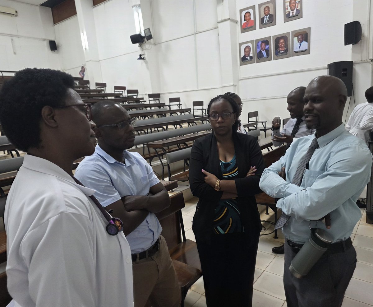 SemitalaFred's tweet photo. Earlier today, the Endocrinology team @InternalmedMak @MulagoReferral @MakCHS_SOM @MakerereCHS @Makerere  led by #Dr.Fred Nakwagala, navigated us through  comprehensive discussions on the management of a complex multi morbidity patient.  The patient will require continuing patient centered care guided by atleast six specialists, working together  as an interprofessional practice. How do we advocate for  sustained and  timely triage and referal for such outlying patients who will require speciality teams as @MinofHealthUG promotes Integrated Service Delivery?