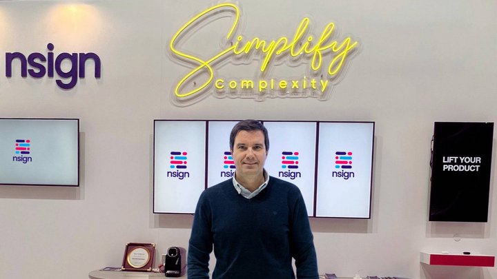 Digital Signage Today tweet media