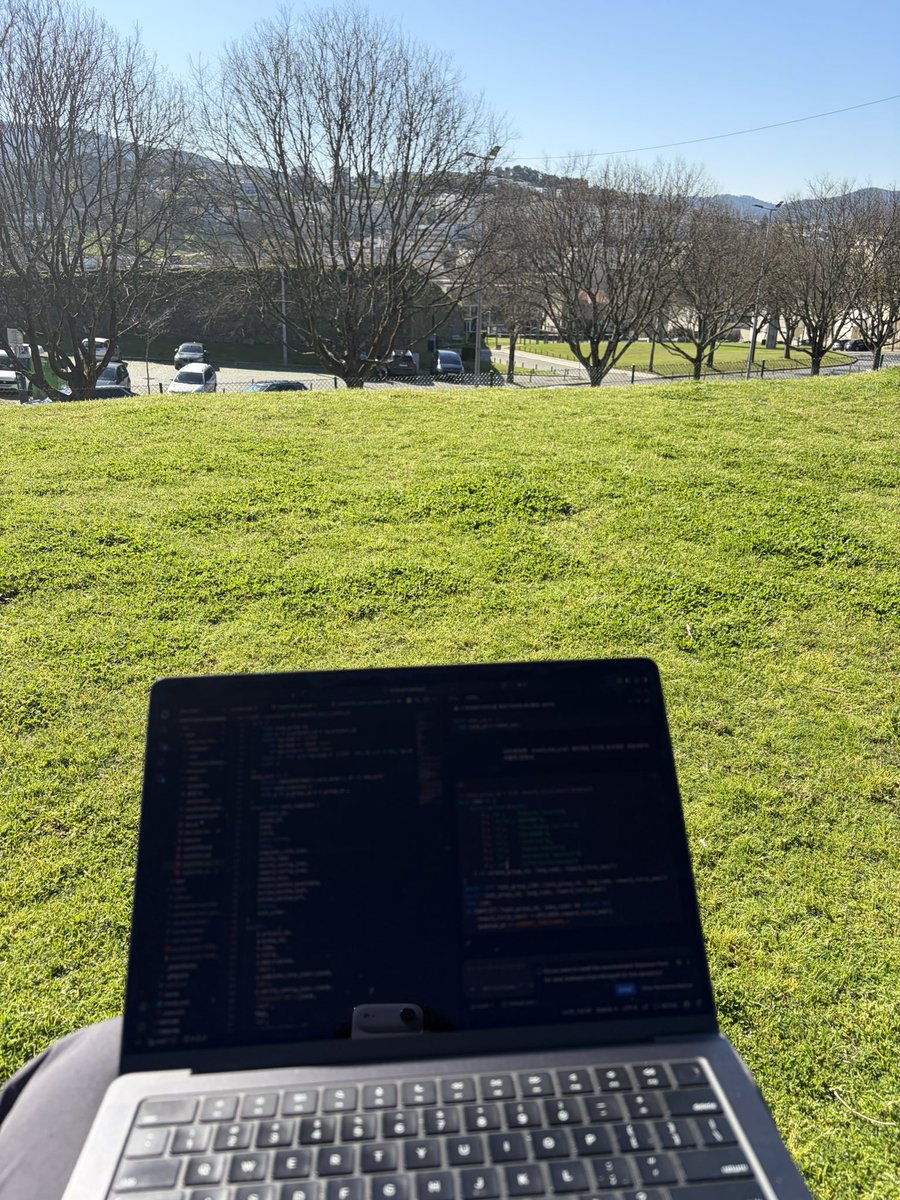 Johnny Bi tweet media