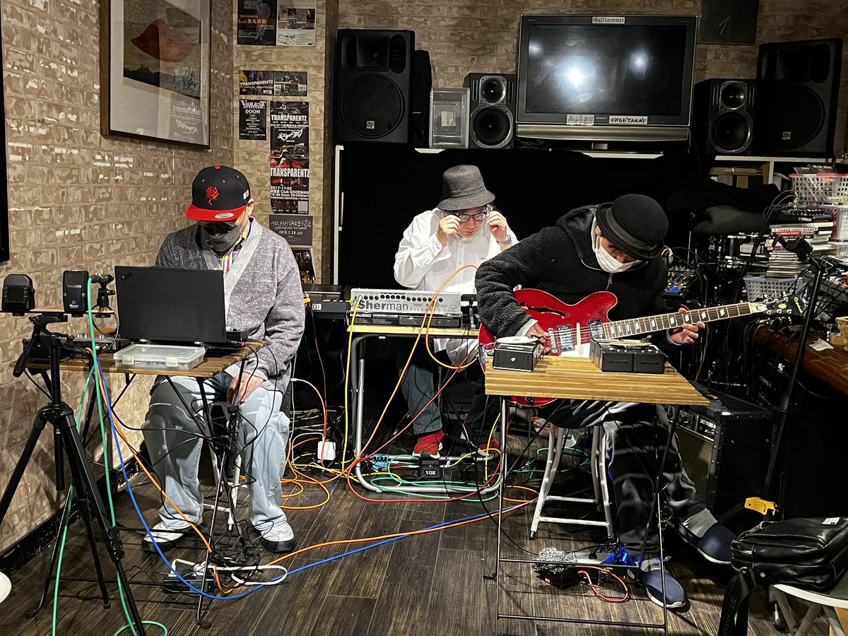 Bar Isshee tweet media