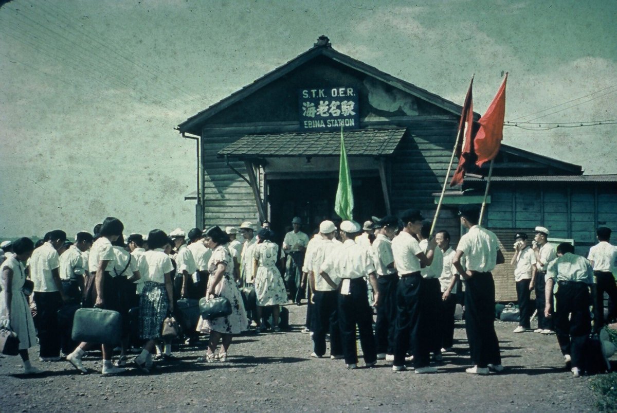 旧海老名駅】 最初の海老名駅は、昭和16（1941）年に駅舎が完成し、神