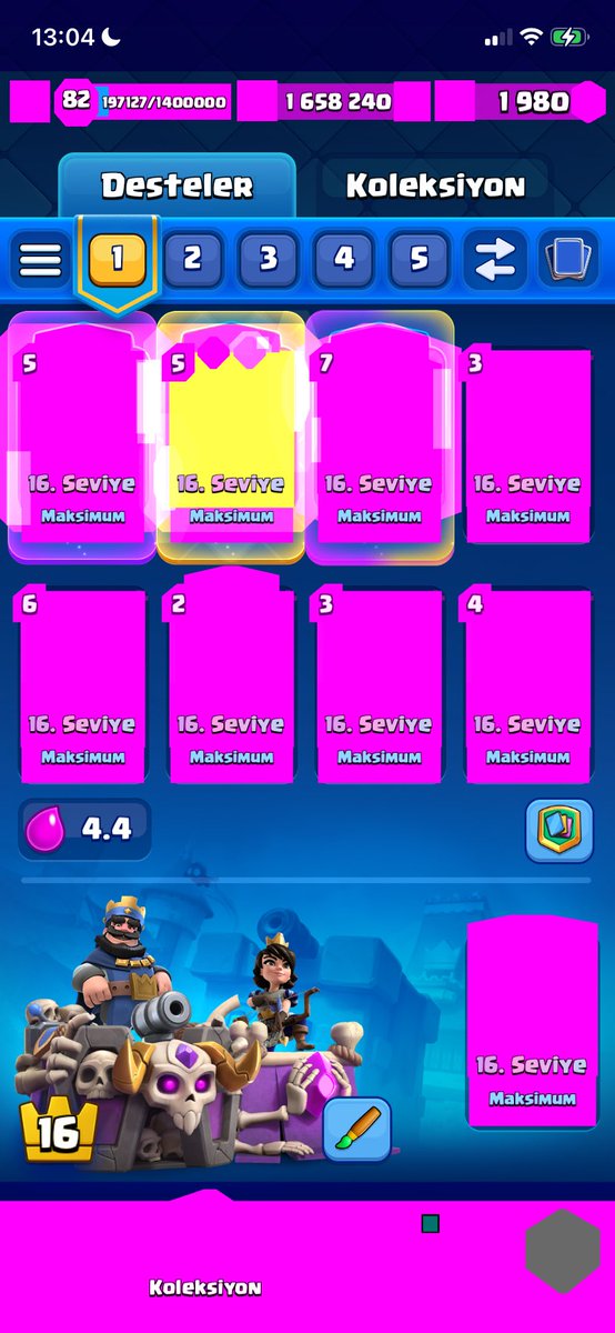 gryblkn's tweet photo. @ClashRoyale Wtf, iphone 11 ios 26,  crash royale😁 @ClashRoyale https://t.co/Zrsa9cntrp