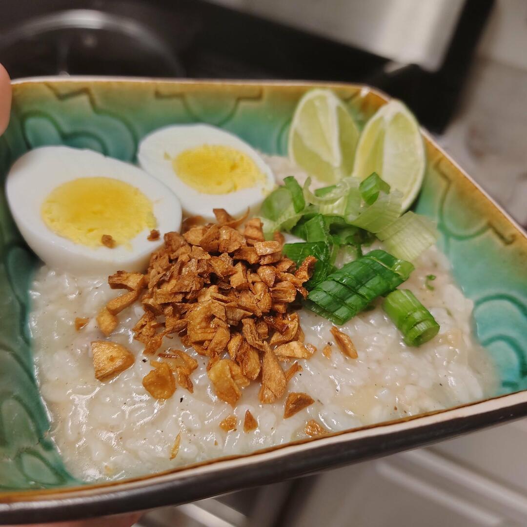 homevsfastfood's tweet photo. [homemade] Wife's second time making Chicken Arrozcaldo (Lelut manuk).
👉 https://t.co/J4kfnLdrNE
#HomemadeChickenArrozcaldo #LelutManuk #WifesSecondTry #ComfortFoodFavorites #ChickenArrozcaldoLove #homecooking #food #recipes #foodpic #foodie #foodlover #cooking #hungry #goodfo… https://t.co/ig85GiUT44
