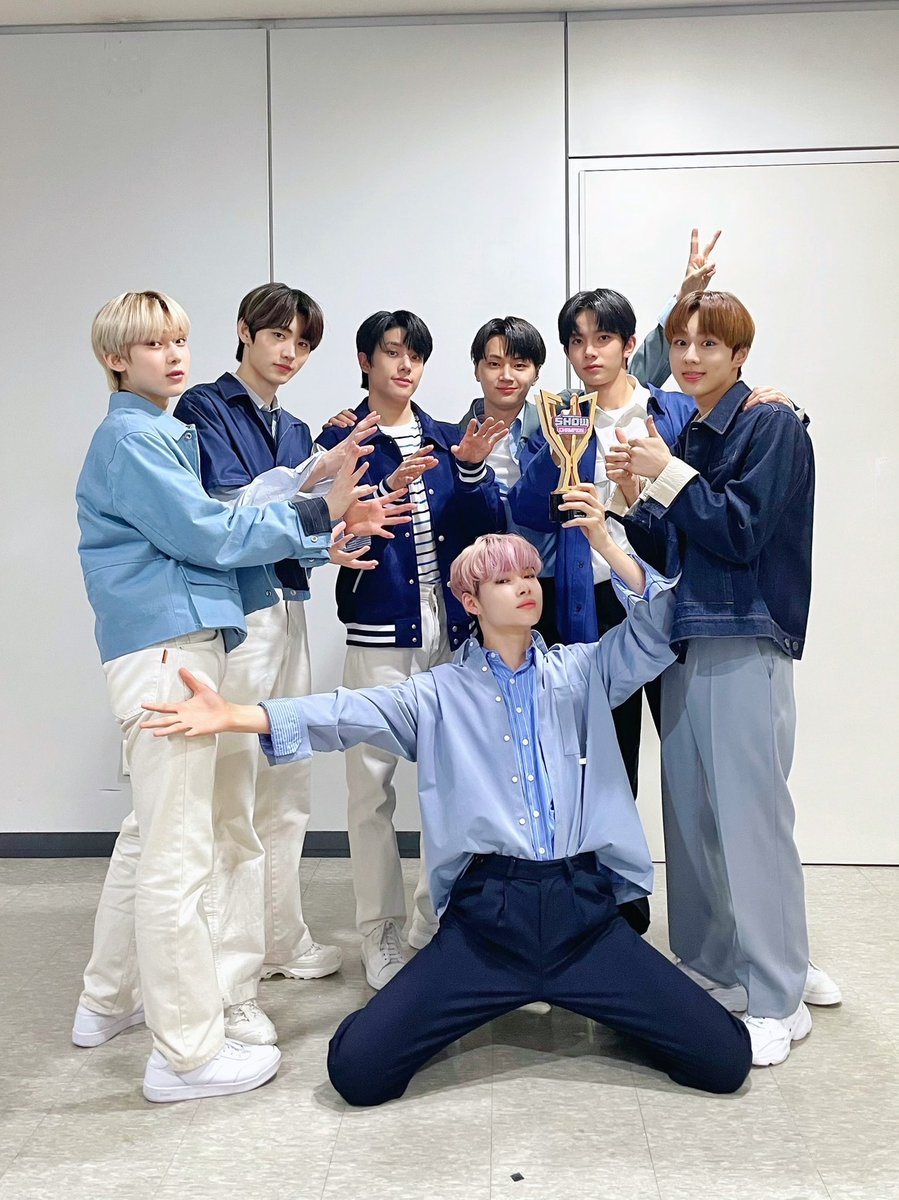 Admin ot7 ENHYPEN istiyor 💪🏻

RESPECT THE ARTISTS WHO BUILT YOUR EMPIRE
#LET_HEESEUNG_DO_BOTH
#RESPECT_ENHYPEN
#ENHYPEN_IS_7