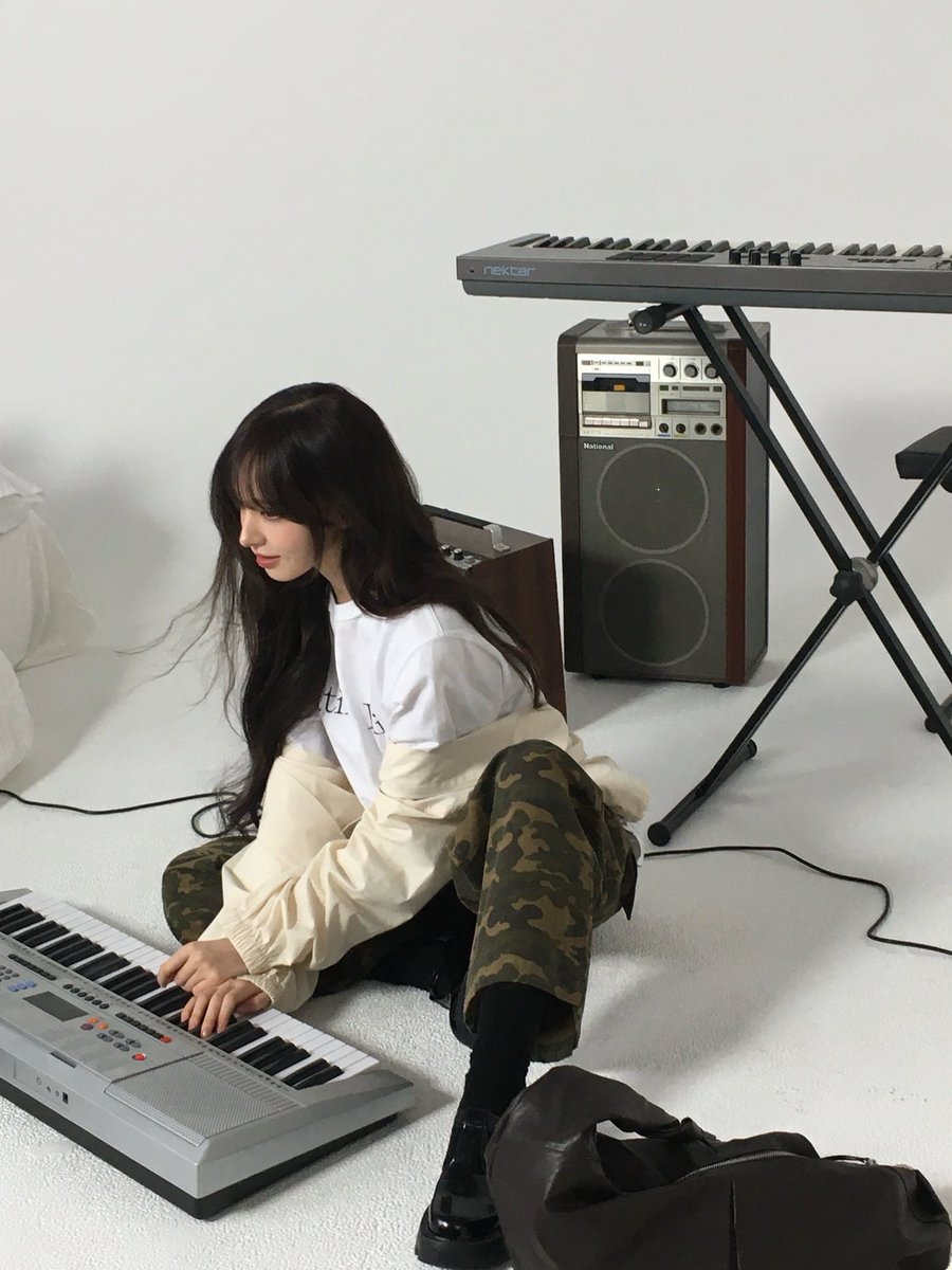 ivepics_'s tweet photo. liz instagram update https://t.co/eV8HirDbEN