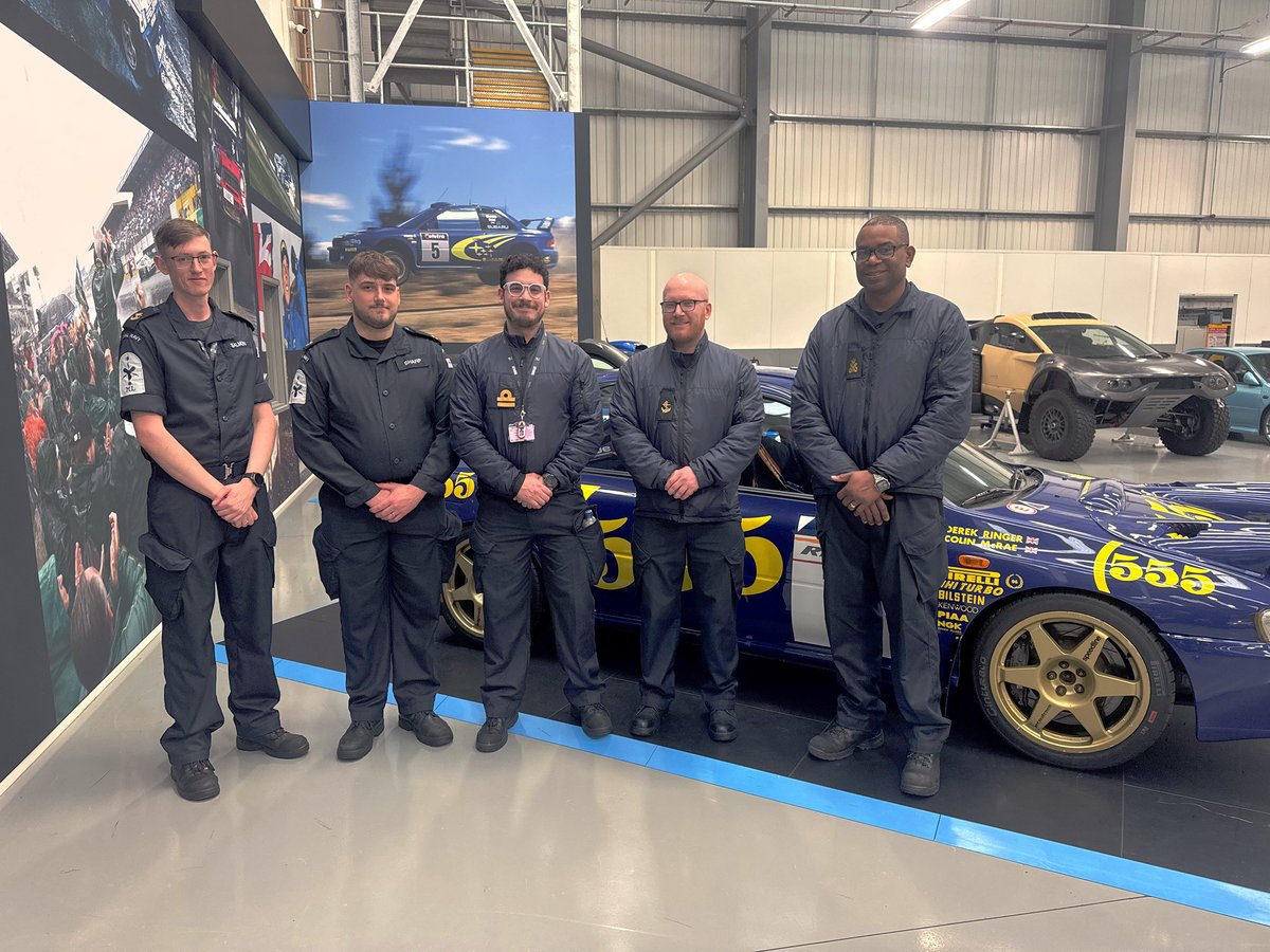 Royal Navy tweet media