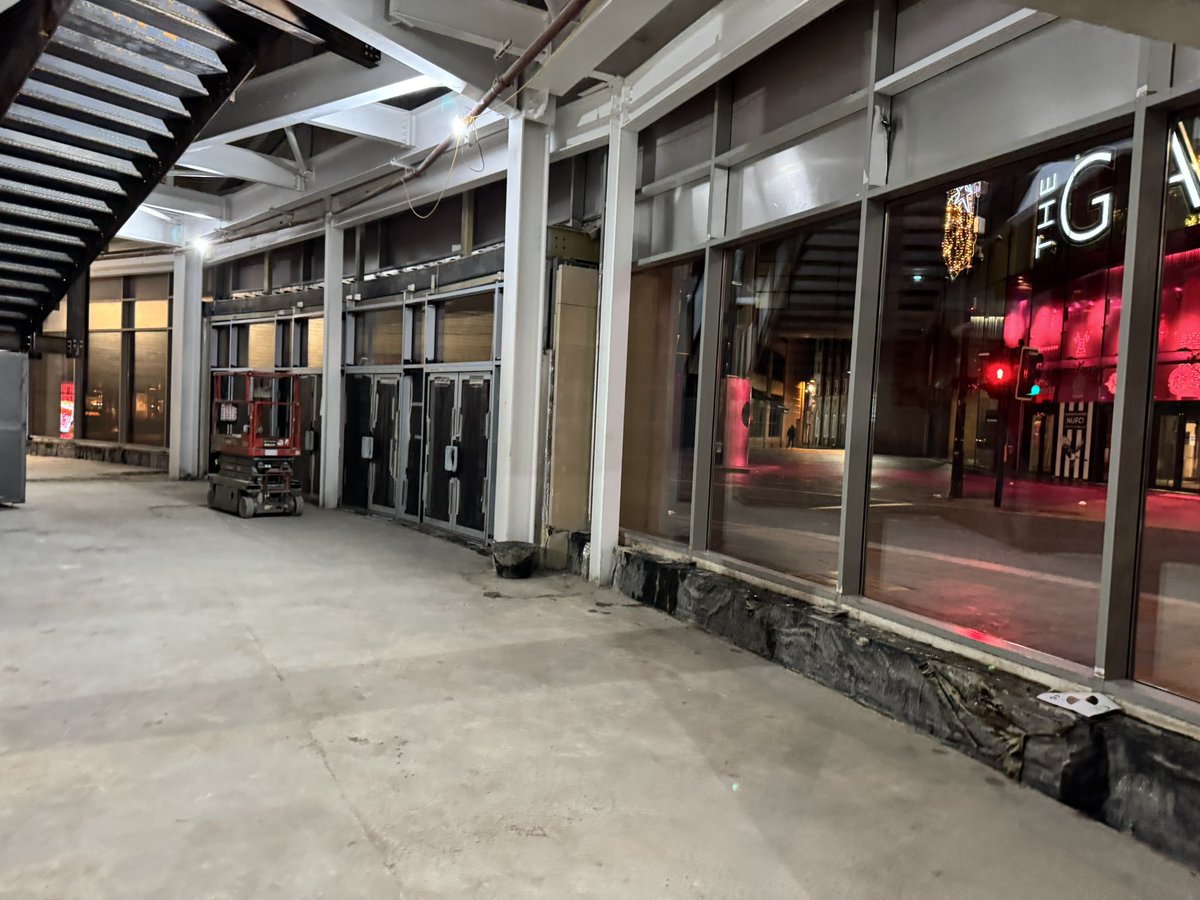 spotonwindows's tweet photo. A recent window clean carried out for a shop refurbishment in Eldon Square, Newcastle upon Tyne ✔️

📩 contact@spotonwindowcleaning.com
📱 07786 831032
☎️ 0800 1777799

 #CommercialWindowCleaning #Newcastle #Gateshead #SpotOnWindowCleaning https://t.co/hCLb16gf5D