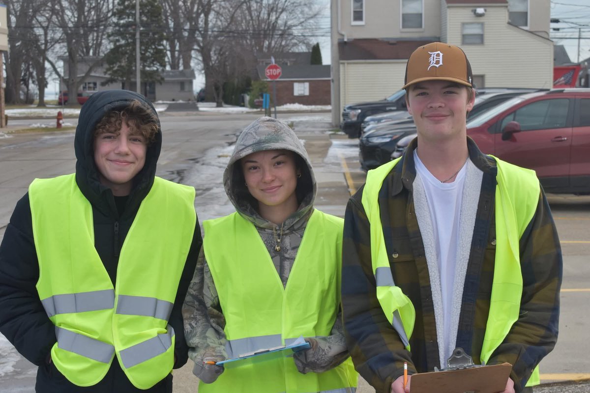 myLSPS's tweet image. 🚘 Striving for Safer Driving at @LSHSShorian 🚘

We applaud Lake Shore High School’s Marketing &amp;amp; Sales and Marketing Manager classes for their participation in the Strive for a Safer Drive (S4SD) campaign: facebook.com/share/p/1GfsbW…. #myLSPS #LookTwiceSaveaLife #s4sd