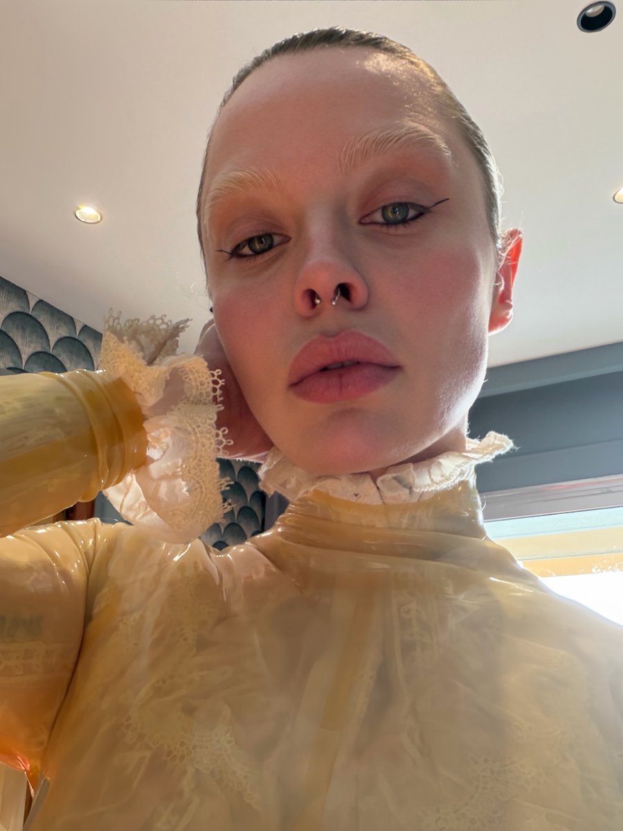 Silver Lowe tweet media