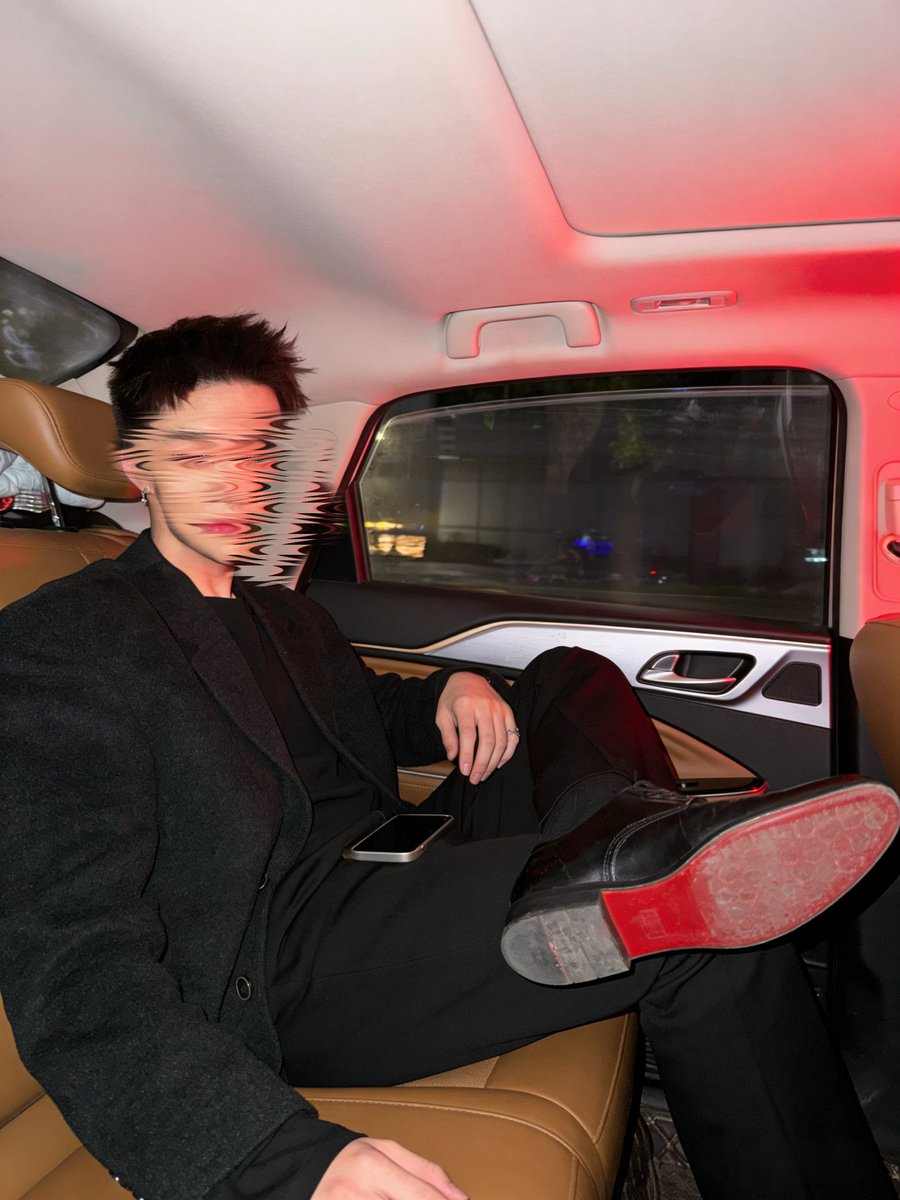 好饿捏 tweet media