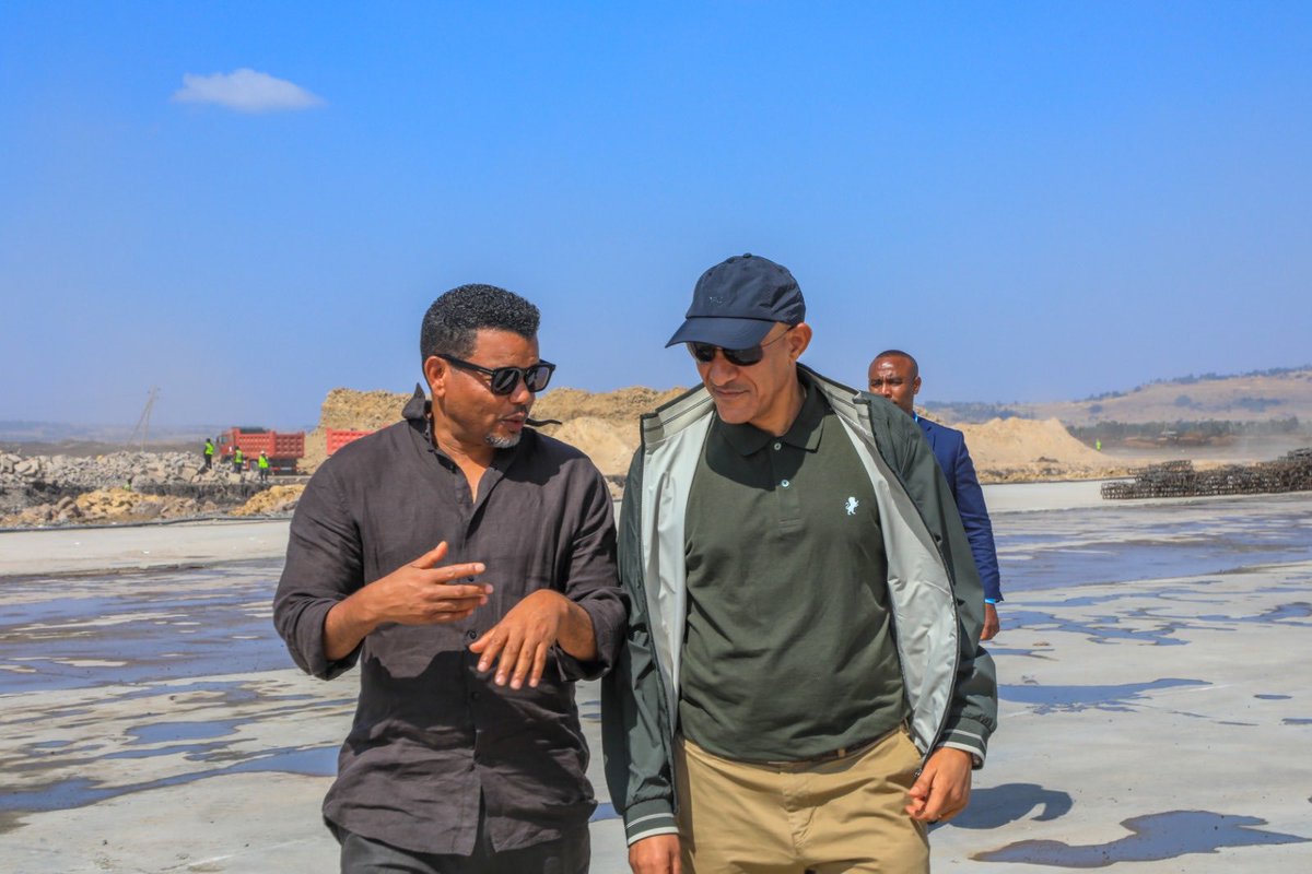 TakeleUma's tweet photo. ክቡር ምክትል ጠቅላይ ሚኒስትር ተመስገን ጥሩነህ በኢትዮ ጅቡቲ ምድር ባቡር ባለሙያዎች ከዲዛይን እስከ ግንባታ በራስ አቅም ተገንብቶ በመጠናቀቅ ላይ የሚገኘውን የ"AMG” ኢንዱስትሪ ፖርክ  የባቡር መሥመር ዝርጋታን እና የእንዶዴ ደረቅ ወደብ የባቡር ሎጀስቲክ ማዕከል ግንባታ ሂደትን ጎብኝተዋል። 
ክቡር ምክትል ጠቅላይ ሚኒስትር ስለጎበኙን እና ለሰጡን ማበረታቻ ከልብ እናመሰግናለን::