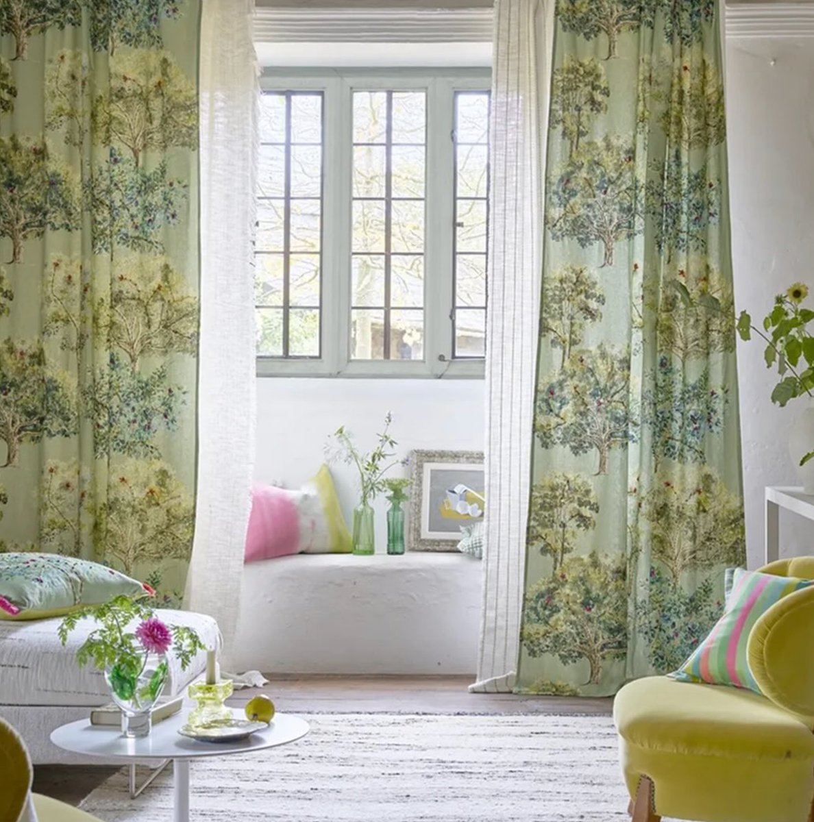 Spring is the perfect time to refresh your interiors 🌾 Expressive fabrics, wallpapers and soft furnishings in fresh greens and soft yellows from Designers Guild 🍃

Find out more about all our bespoke soft furnishings at curtaincraft.co.uk or contractcurtains.co.uk
