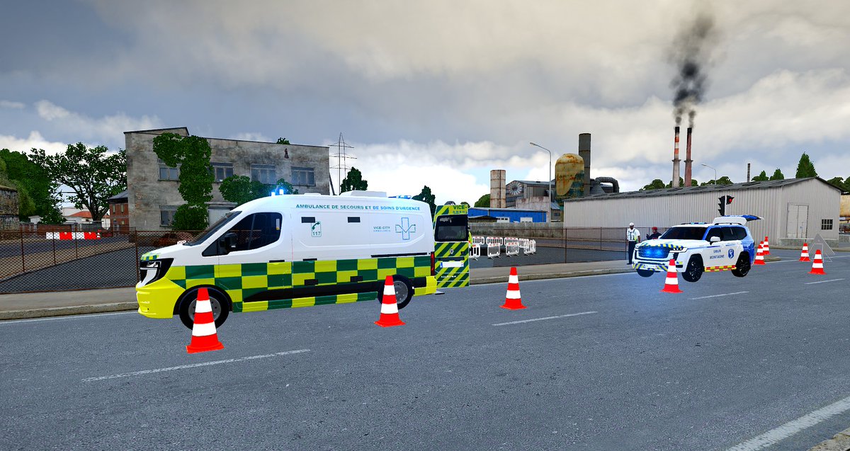 SAMU_A4L's tweet photo. Intervention du SMUR MONTAGNE en renfort des ASSU pour un travailleur du bâtiment blessé dans une fosse profonde. https://t.co/Vbvb7HKoCM