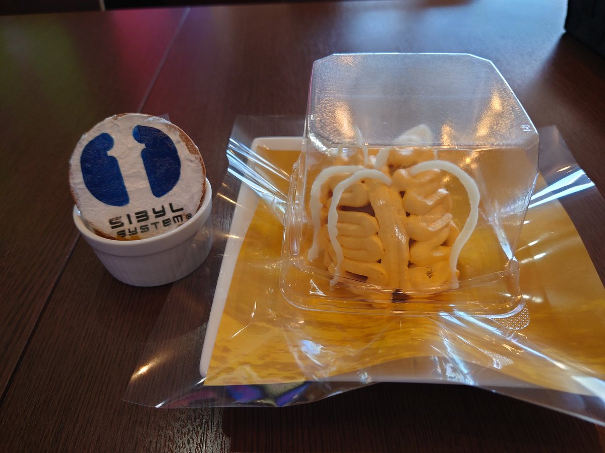 m1003i's tweet photo. ノイタミナカフェでシビュラシステム食べてきた😁🧠
思ったよりミニマム！笑
思ったより美味しかった！笑
飲み物は宜野座さん💚
ポスター写真撮って帰宅！
たまに行くお台場はいいね👍

余談だけどうっかりエコバッグを床にドスンと置いてしまってルームディフューザー割れんたじゃ？！って焦った🫨🫨 https://t.co/kqzCofYnm6