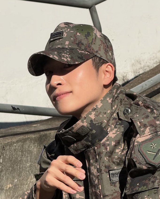 kArin🪽 tweet media