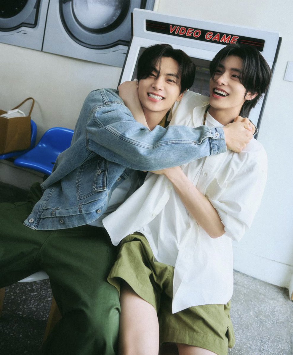 Jay and his puppyun agenda

 TL cleanse with a thread 🪡 🧵