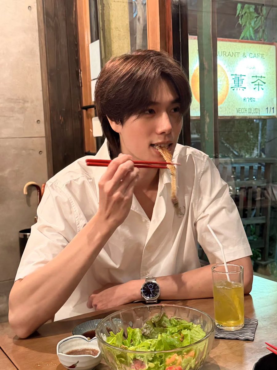 bengkelpond's tweet photo. "Kamu kenapa, sih?"               "Malu ngobrol
                                                          sama orang cakep." https://t.co/8IX3lKCuPd