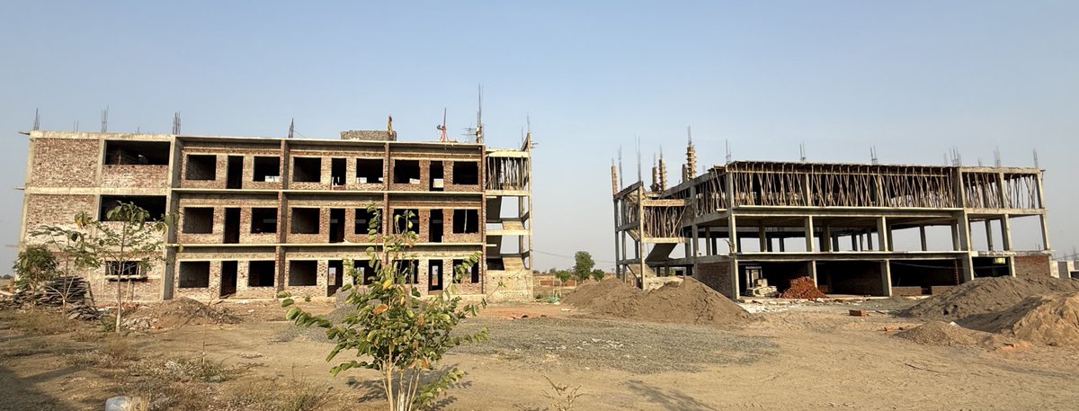 Anoopkheri's tweet image. Slow and steady—our hostels are taking shape, brick by brick! 

#nalanda   #campus #wardha

Jaibhim!