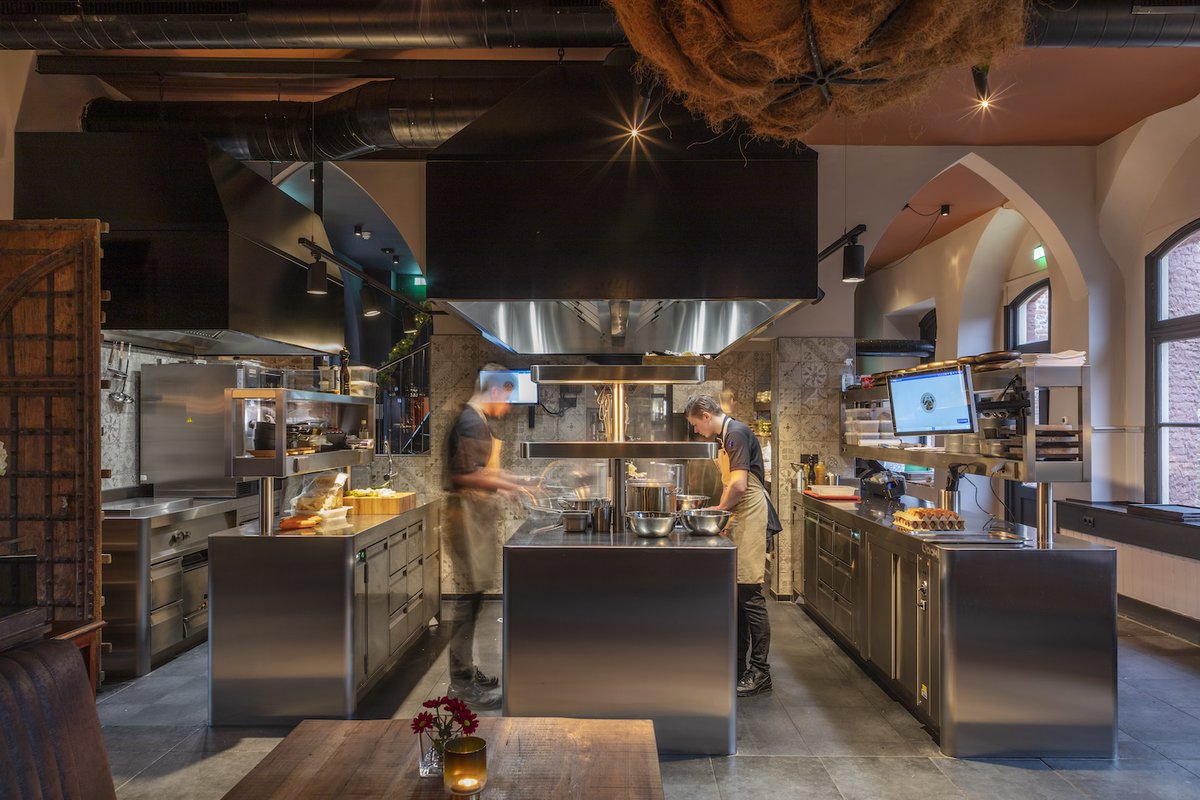 qook_by_kfe's tweet image. Qook! kitchens combine beautiful design with exceptional quality, creating a space you'll love working in 😍

Get in touch today to find out more and book a consultation or visit qookbykfe.kitchen

#qook #kitchensuites #chefs #kitchendesign #bespoke