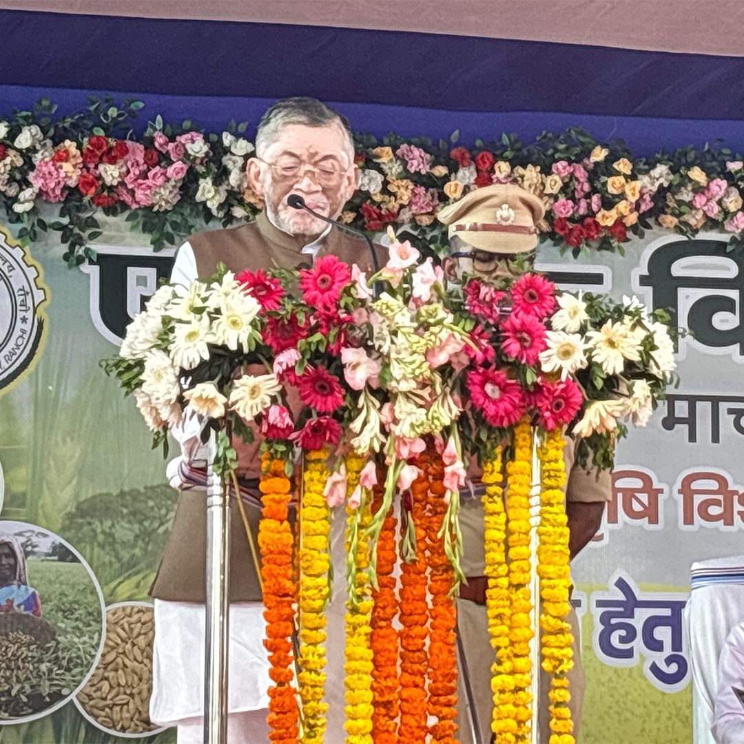 AgriJharkhand's tweet photo. बिरसा कृषि विश्वविद्यालय में आयोजित तीन दिवसीय #एग्रोटेक_किसान_मेला_2026 सफलतापूर्वक संपन्न। माननीय राज्यपाल श्री संतोष कुमार गंगवार ने किसानों-वैज्ञानिकों से झारखंड को खाद्य व पोषण सुरक्षा में आत्मनिर्भर बनाने और बागवानी निर्यात को बढ़ाने का आह्वान किया।
#JharkhandAgriculture https://t.co/i0PkvYPfrg