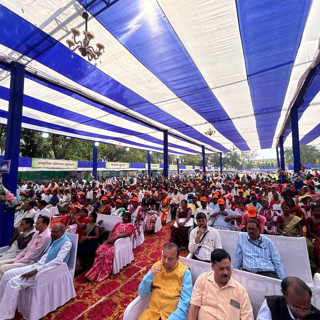 AgriJharkhand's tweet photo. बिरसा कृषि विश्वविद्यालय में आयोजित तीन दिवसीय #एग्रोटेक_किसान_मेला_2026 सफलतापूर्वक संपन्न। माननीय राज्यपाल श्री संतोष कुमार गंगवार ने किसानों-वैज्ञानिकों से झारखंड को खाद्य व पोषण सुरक्षा में आत्मनिर्भर बनाने और बागवानी निर्यात को बढ़ाने का आह्वान किया।
#JharkhandAgriculture https://t.co/i0PkvYPfrg