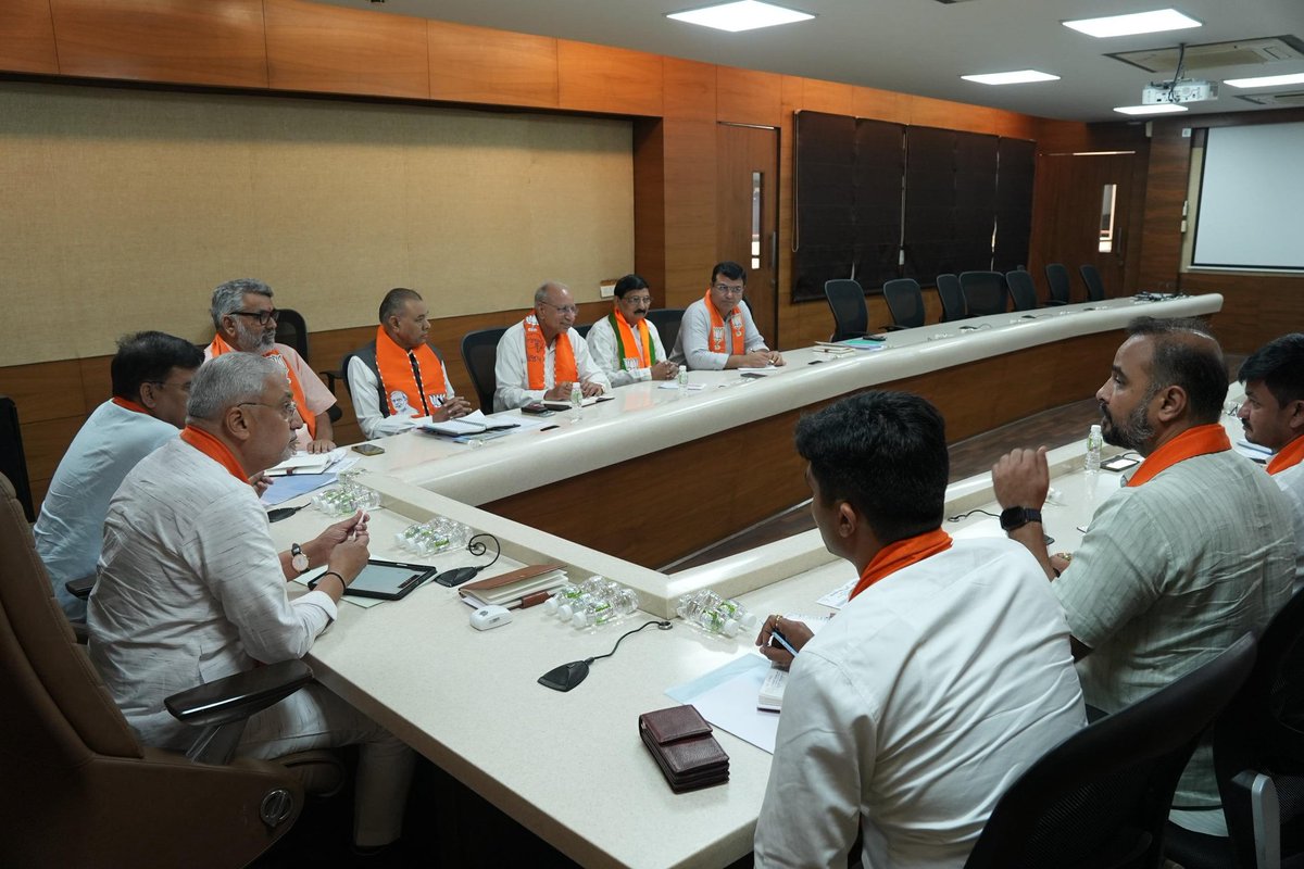 iJagdishBJP's tweet photo. સ્થાનિક સ્વરાજ્યની ��ૂંટણી સંદર્ભે આજે પ્રદેશ કાર્યાલય 'શ્રી કમલમ્' ખાતે પ્રદેશ ચૂંટણી સંચાલન સમિતિના સભ્યો સાથે બેઠક યોજી અને આગામી આયોજનનો અંગે વિસ્તૃત ચર્ચા કરી. https://t.co/w9clEat5qE
