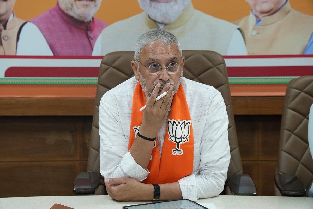 iJagdishBJP's tweet photo. સ્થાનિક સ્વરાજ્યની ��ૂંટણી સંદર્ભે આજે પ્રદેશ કાર્યાલય 'શ્રી કમલમ્' ખાતે પ્રદેશ ચૂંટણી સંચાલન સમિતિના સભ્યો સાથે બેઠક યોજી અને આગામી આયોજનનો અંગે વિસ્તૃત ચર્ચા કરી. https://t.co/w9clEat5qE