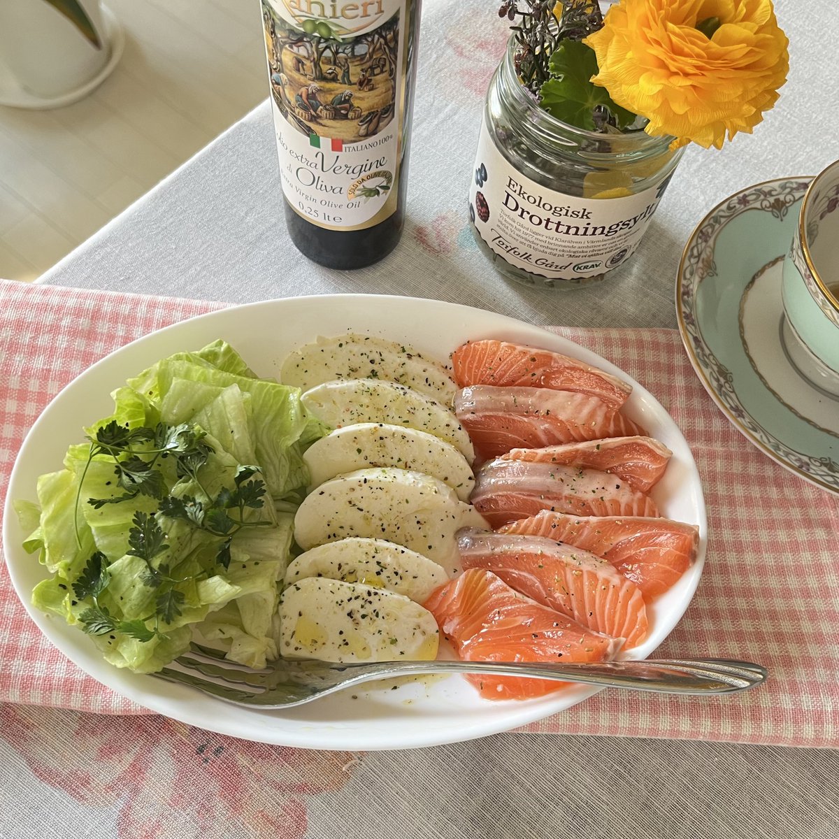 natsu_gardening's tweet image. 🍻 Happy 🍻
☘️St. Patrick's Day☘️
　　　️🇮🇪🇮🇪🇮🇪

アイルランドの国旗カラーで、三色団子🍡と、サーモンとモッツァレラのカルパッチョサラダを作りました🥳アイリッシュ音楽好きです🎻🥰
#StPatricksDay #セントパトリックスデー #おうちごはん #料理記録 #お菓子作り