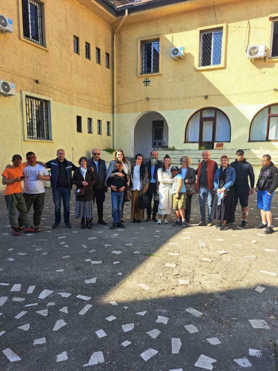 Верско добротворно старатељство tweet media