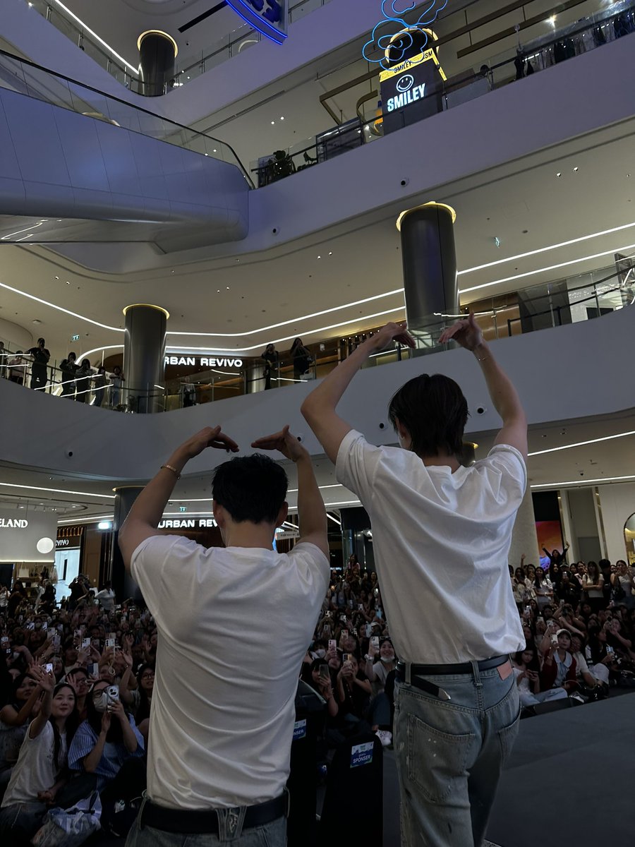 จุ๊บรวมมิตร forever! 

#คนหล่อขอทำดีปี19xPoohPavel
#PoohPavel