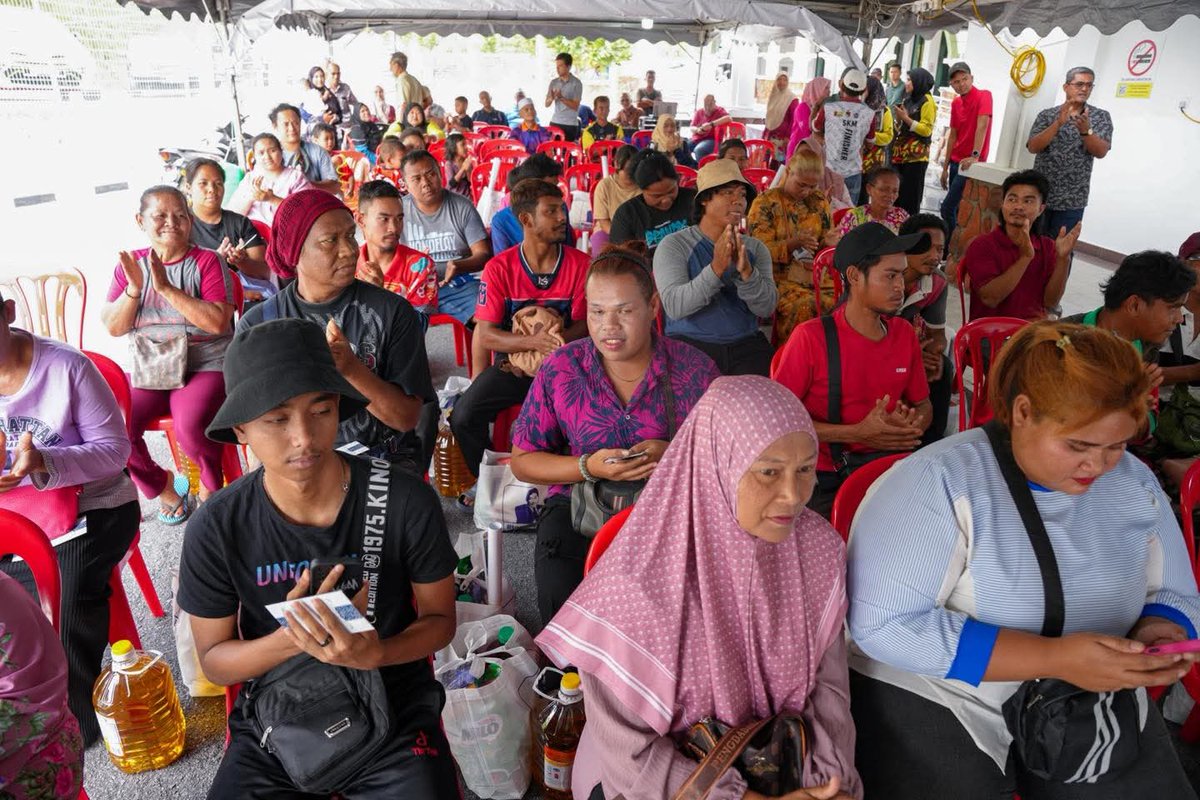 15hb Mac 

Selesai menyampaikan sumbangan di Kg Orang Asli Ulu Chuai, terus ke Kampung Orang Asli Pabai didalam Dun Kota.
Kampung ini terletak di Banjaran Titiwangsa sempadan Daerah Rembau &amp; Kuala Pilah.

Tok Batin Rosmah &amp; anak2 buah nya menyambut mesra kedatangan kami.