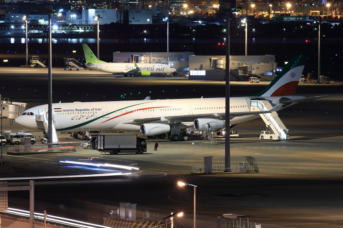 HELM_R62's tweet photo. December 20, 2019
Islamic Republic of Iran
Airbus A340-313
 EP-IGA
Tokyo Haneda Int'l Airport
(HND/RJTT)

連れとこの後車列の追っかけに行ったのが懐かしい思い出です。
好きな塗装のA340の一機だっただけに、喪失が悔やまれます。 https://t.co/dFL8TTf50R